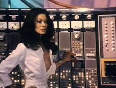 Invasion_of_the_Bee_Girls0-
