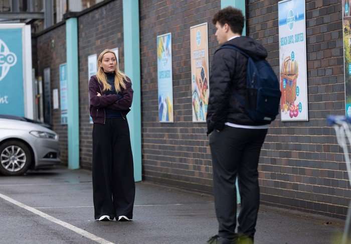 Will meets up with Megan in Freshco carpark in Coronation Street