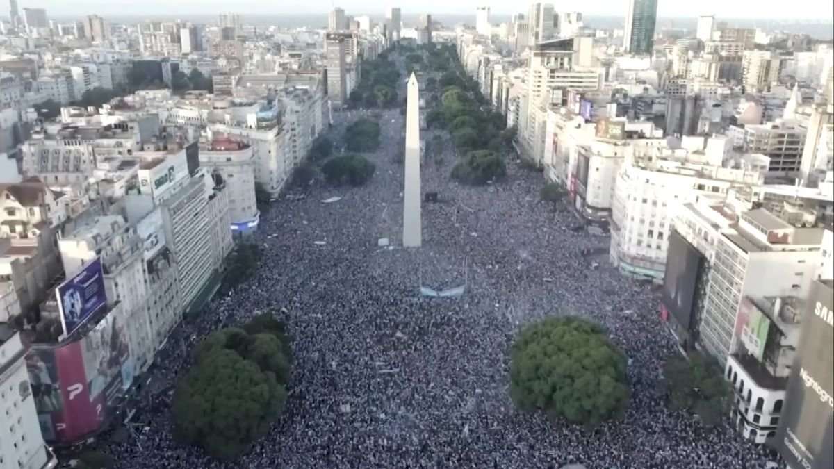 13 of the Craziest Fan Celebrations After a World Cup or Soccer Win | Den of Geek
