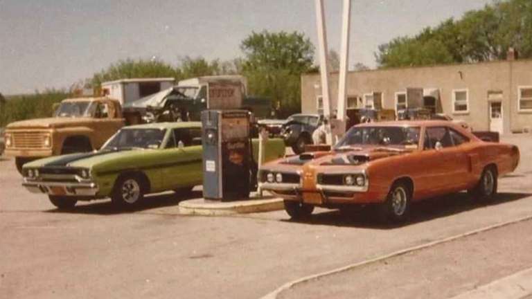 20 Vintage Muscle Cars in Their Natural Habitat for All the Gearheads | Den of Geek