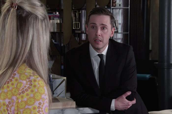 Sarah and Todd chatting in a scene from Coronation Street