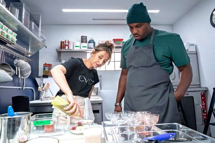 The Bear -- BTS -- CR: Chuck Hodes/FX Courtney Storer shows Lionel Boyce (Marcus) some dessert tricks