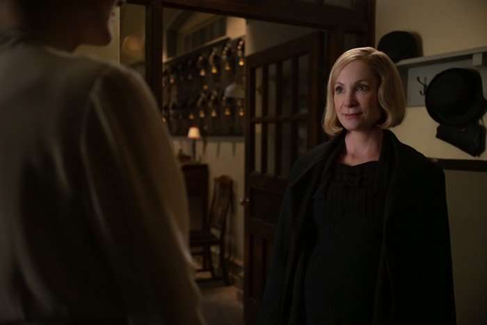 Joanne Froggatt plays Anna Bates Joanne Froggatt plays Anna Bates