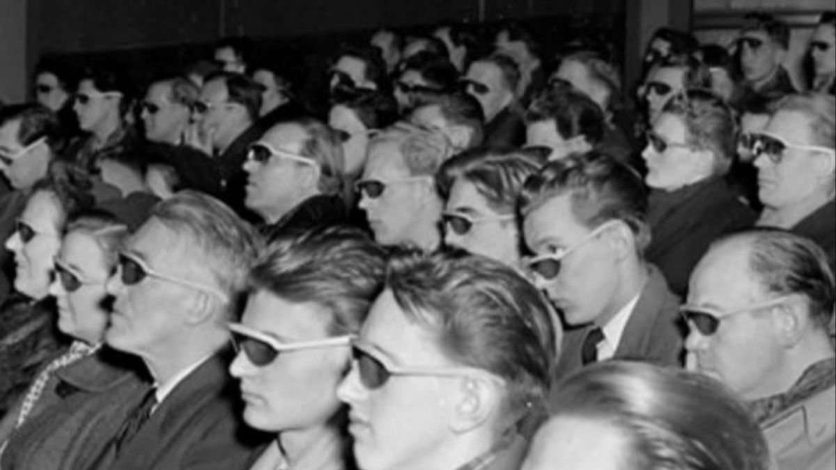 9 Photos of What it Looked Like to Watch Movies in the '70s & '80s | Den of Geek