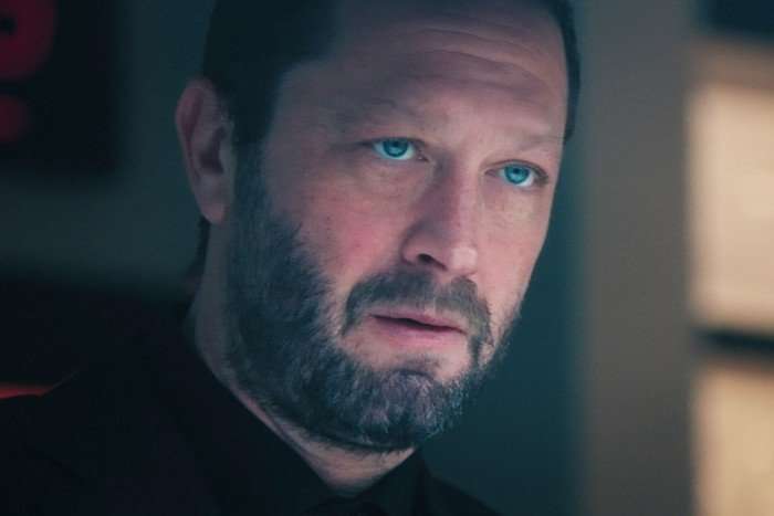 Ebon Moss-Bachrach as Richie in The Bear, wearing a black shirt and looking forward.