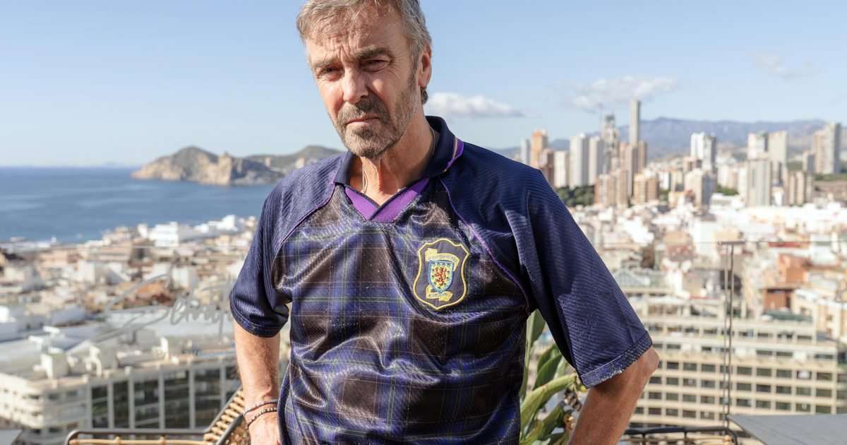 Coronation Street and EastEnders legends star in first look at all-new crime comedy drama