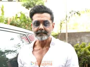 Photos: Bobby Deol snapped in Bandra Photos: Bobby Deol snapped in Bandra