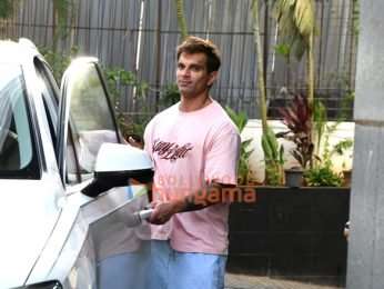 Photos: Karan Singh Grover snapped in Santacruz