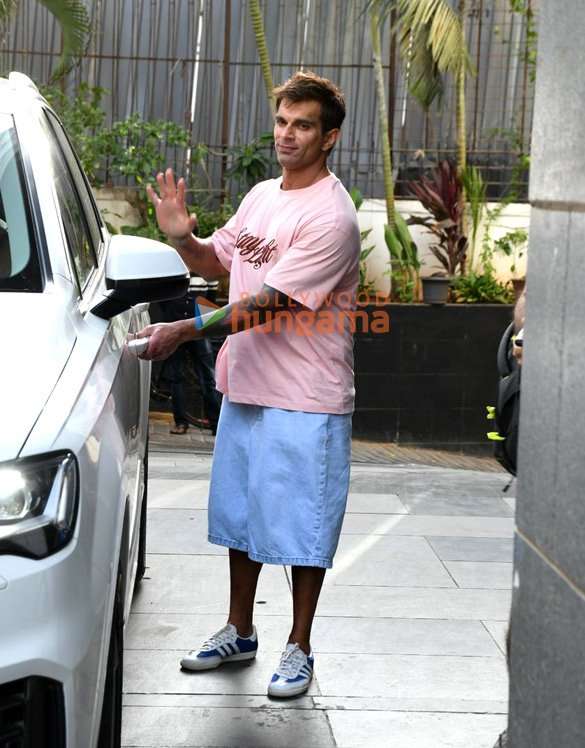 Photos: Karan Singh Grover snapped in Santacruz