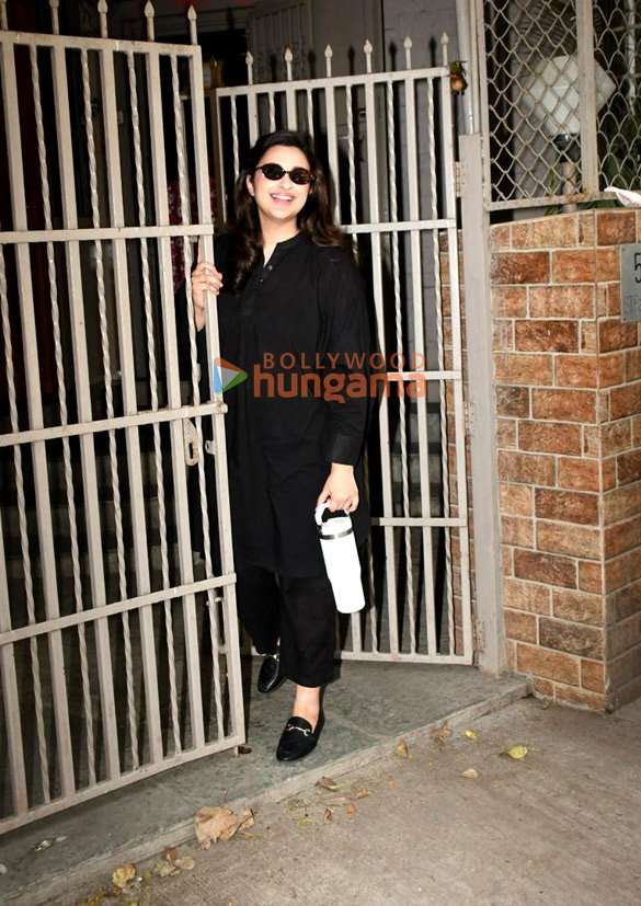Photos: Parineeti Chopra snapped at a dubbing studio