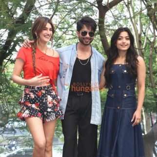 Photos: Shahid Kapoor, Kriti Sanon and Rashmika Mandanna snapped promoting Cocktail 2