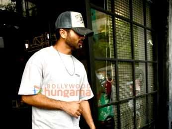 Photos: Shahid Kapoor snapped outside a cafe in Bandra