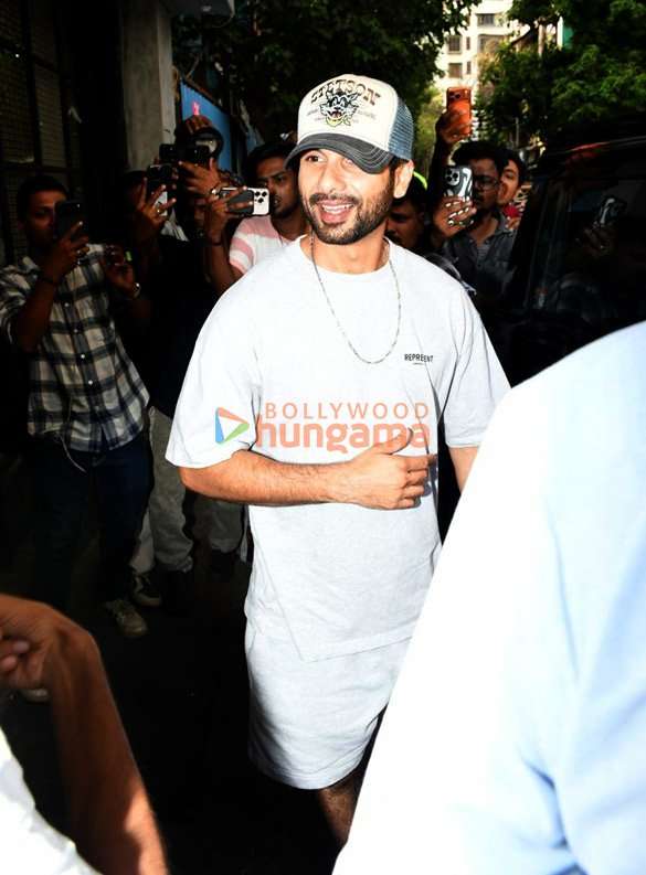 Photos: Shahid Kapoor snapped outside a cafe in Bandra