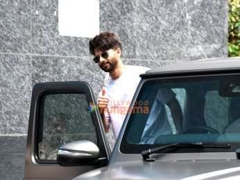 Photos: Shahid Kapoor snapped outside a gym in Bandra