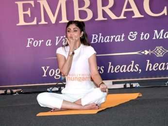 Photos: Shilpa Shetty, Arjun Kapoor and others snapped Yoga Day event