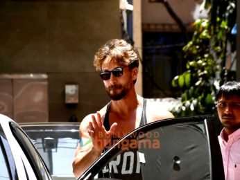 Photos: Tiger Shroff spotted outside a gym in Bandra