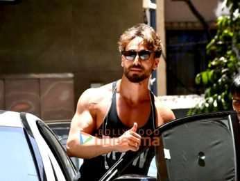 Photos: Tiger Shroff spotted outside a gym in Bandra Photos: Tiger Shroff spotted outside a gym in Bandra