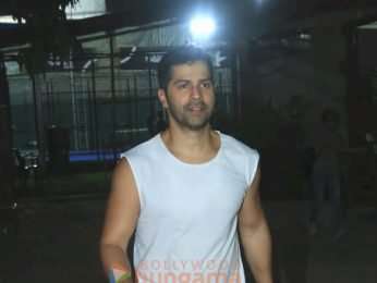 Photos: Varun Dhawan snapped in Bandra
