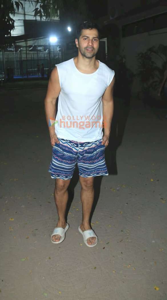 Photos: Varun Dhawan snapped in Bandra