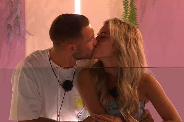Ron-and-Lana Ron and Lana on winter Love Island 2023.