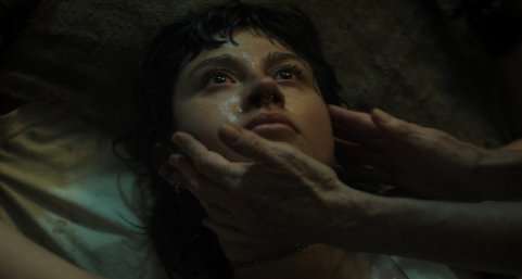 Son-of-Sara-2025-horror-movie-film-Chloe-Van-Landschoot.webp