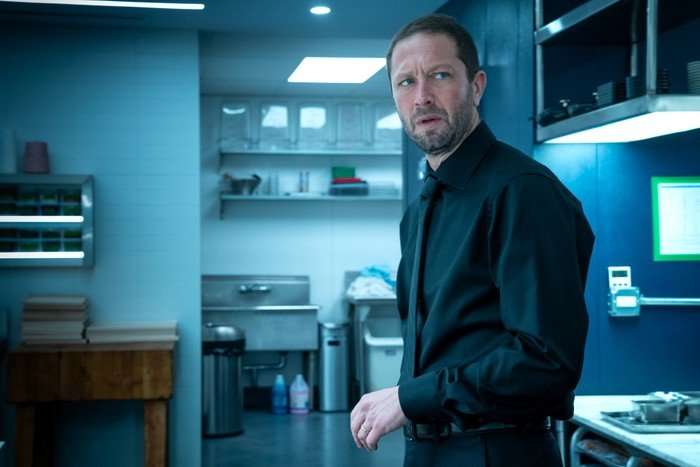 Ebon Moss-Bachrach as Richard &ldquo;Richie&rdquo; Jerimovich in The Bear, looking concerned