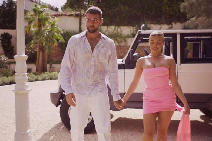 Zach-and-Molly-Love-Island Zach and Molly on Love Island