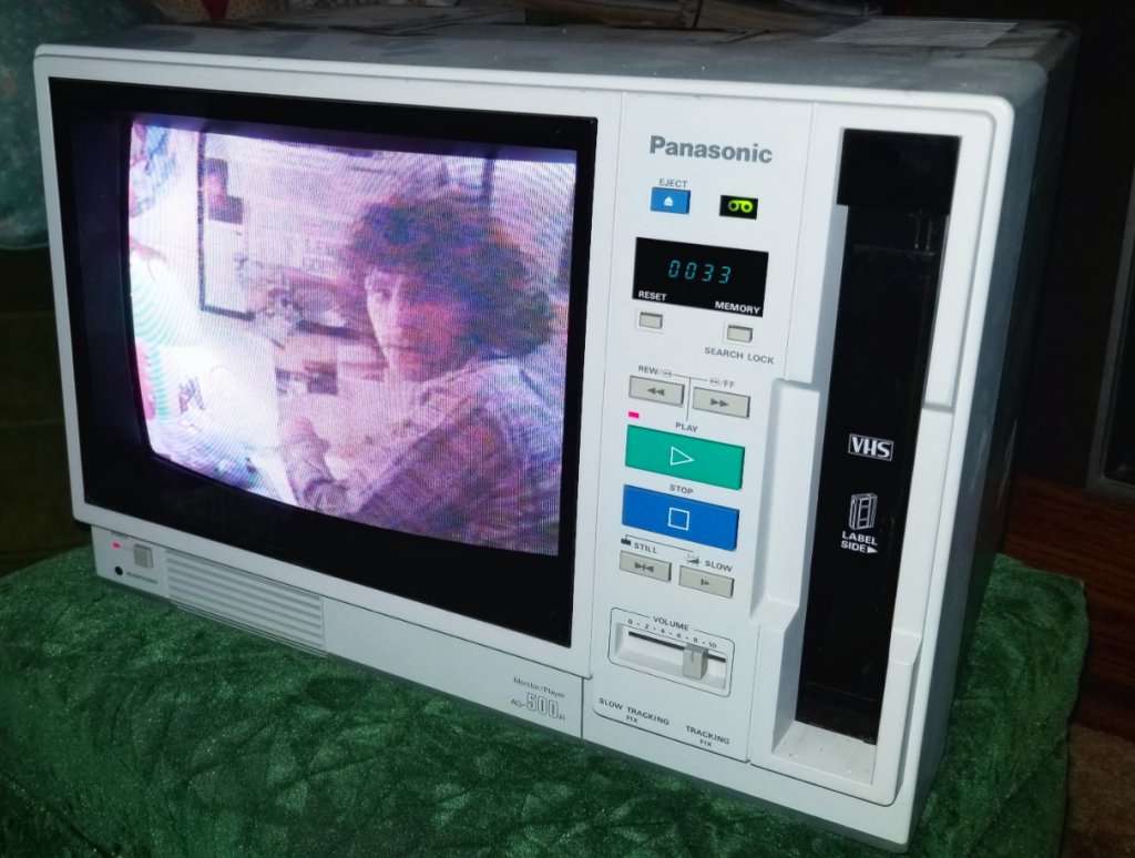 9 Photos of What it Looked Like to Watch Movies in the '70s & '80s | Den of Geek