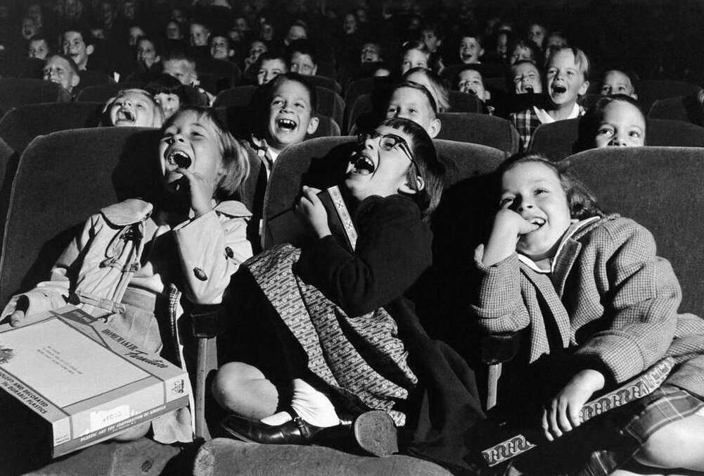 9 Photos of What it Looked Like to Watch Movies in the '70s & '80s | Den of Geek