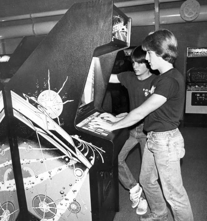 Classic Photos of Peak Arcade Life from the 1980s | Den of Geek