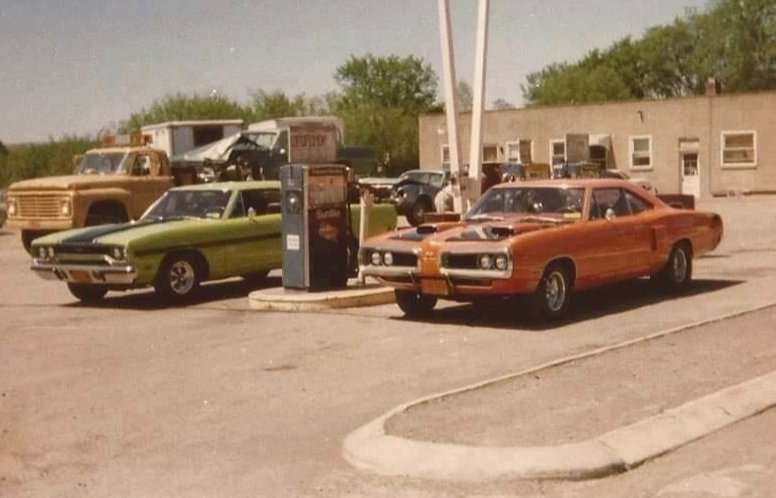 20 Vintage Muscle Cars in Their Natural Habitat for All the Gearheads | Den of Geek