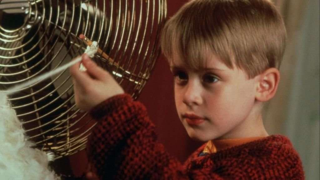 14 Movies That Would End in Ten Minutes With Modern Tech | Den of Geek