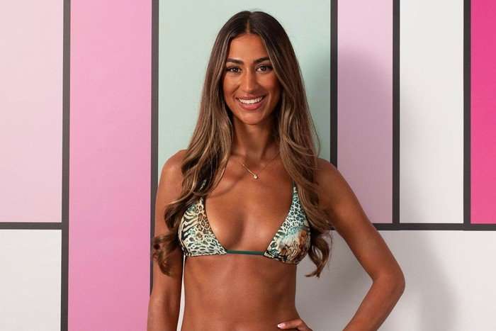 love-island (41) Priya.