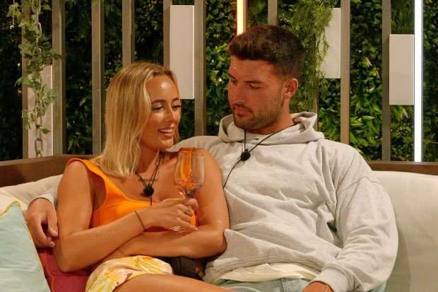 love_island_2021_millie_liam Millie and Liam in Love Island 2021