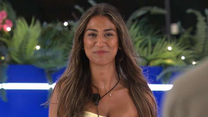 Love Island S13 Priya.