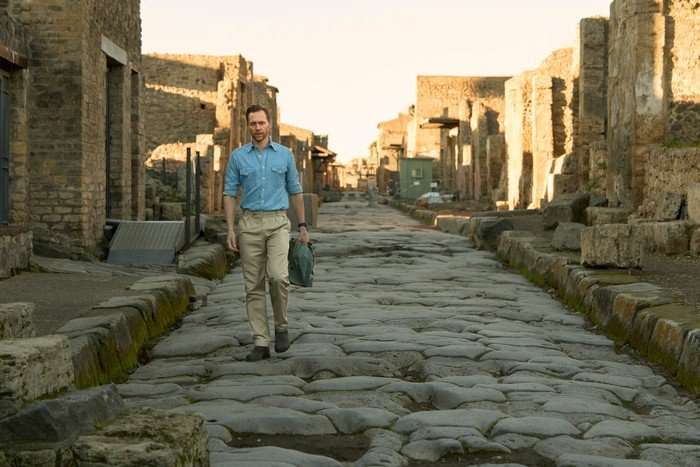103_Survival_PompeiiOutOfTimeWithTomHiddleston_004 Tom Hiddleston walks the streets of Pompeii as the sun is setting.