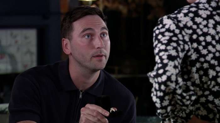 Kit pops the question in Coronation Street