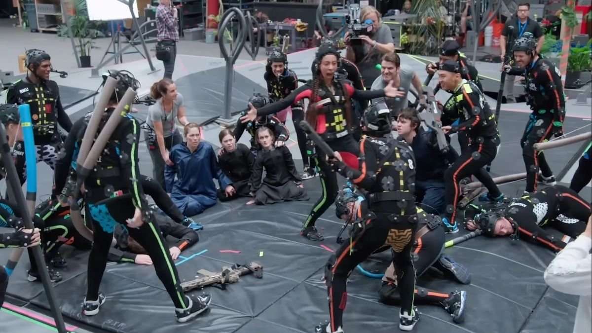 15 Behind-the-Scenes Movie Photos Where Things Don't Look as Glamorous in Real Life | Den of Geek
