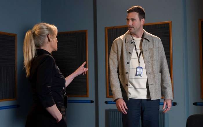 20_07_coro_lisa_kit_02 Lisa points her finger at Kit in Coronation Street