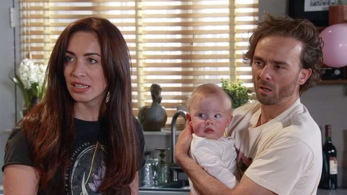 28_07_coro_platts_05 Shona and David with baby Harper in a scene from Corrie