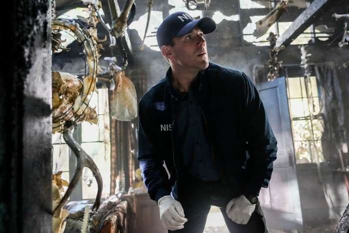 Enter Sandman Austin Stowell as Leroy Jethro Gibbs in NCIS: Origins in NCIS outfit