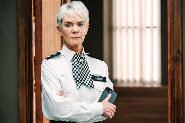 VICTORIA HAMILTON as Sargent Verity Pound in the Crow Girl S2