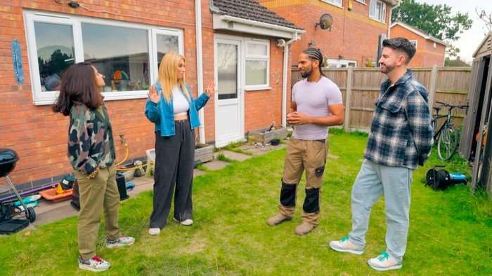 510645,TITLE:Sort Your Life Out with Stacey Solomon S5 Dilly Carter, Stacey Solomon, Rob Bent, Iwan Carrington stood in a back garden deep in conversation all looking at one another.