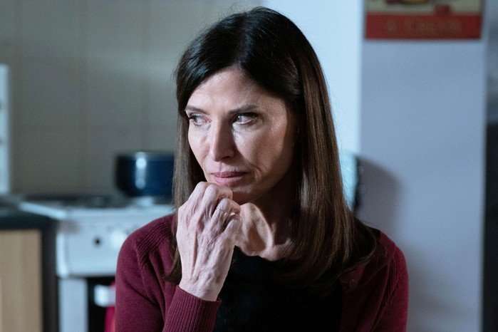 559291,TITLE:Eastenders Bea looks shifty in EastEnders