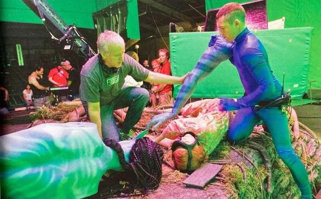 15 Behind the Scenes Photos That Ruin the Movie Magic | Den of Geek