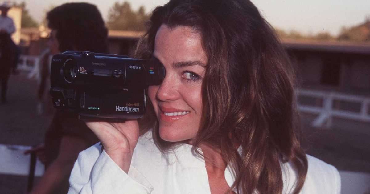 Babylon 5 star Claudia Christian reveals why she&rsquo;s "torn" over idea of rebooting show