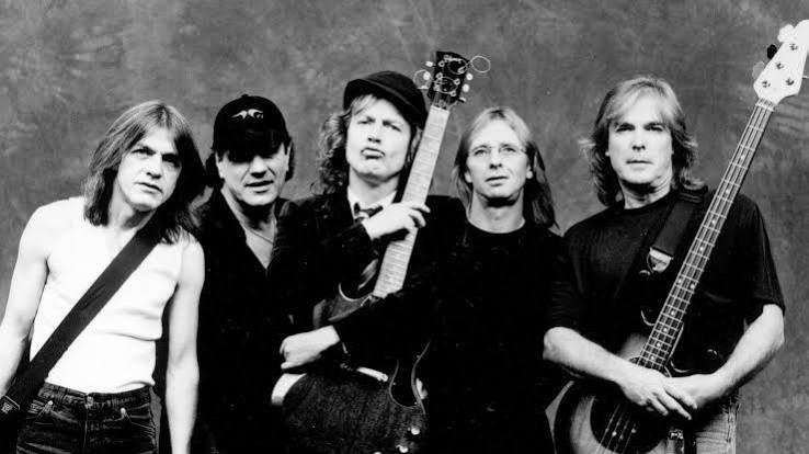 15 People Share the Song They Can Sing Word-for-Word for A Million Dollars | Den of Geek