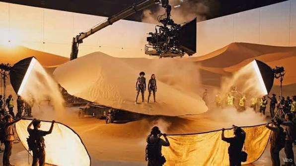 15 Fun Behind the Scenes Photos from Your Favorite Films | Den of Geek