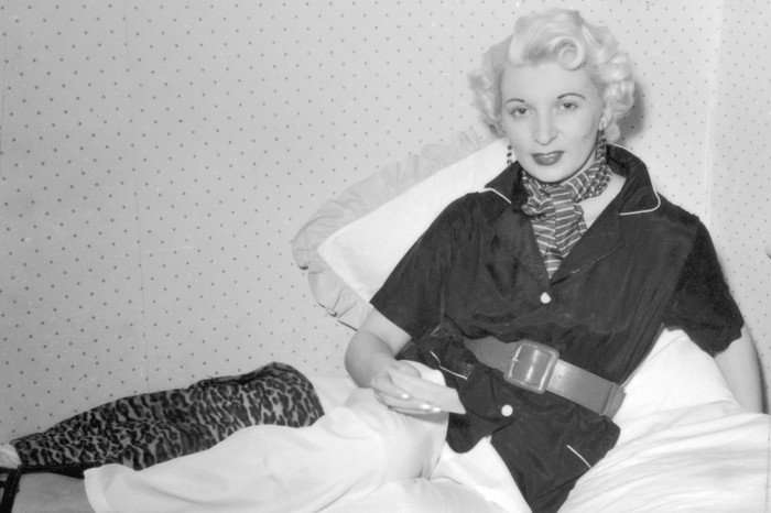 GettyImages-56892492 Ruth Ellis photographed in 1954 lying on a bed