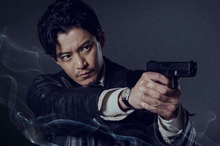 Shun Oguri as Kenji Okamoto in Human Vapor Shun Oguri as Kenji Okamoto in Human Vapor, pointing a gun with a small amount of vapour in front of him.